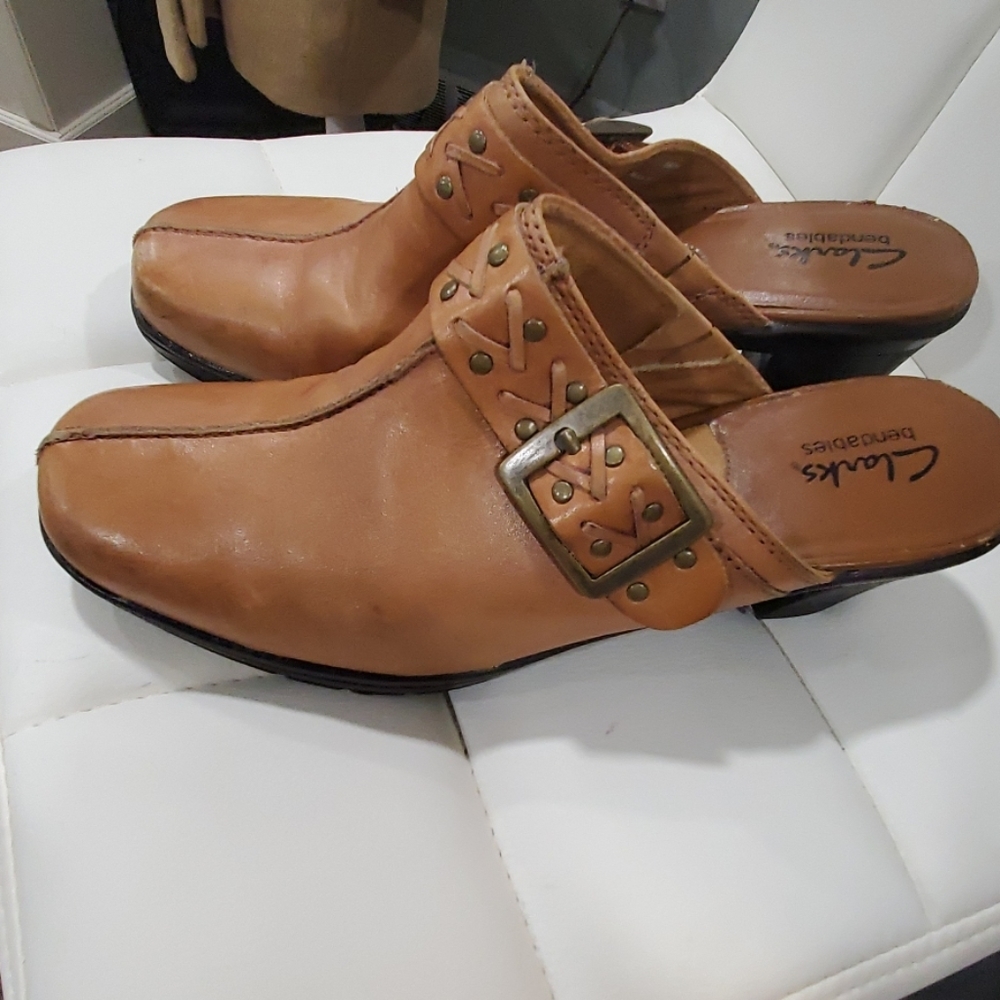 Clark's tan leather bendables clogs slipon mules size 10